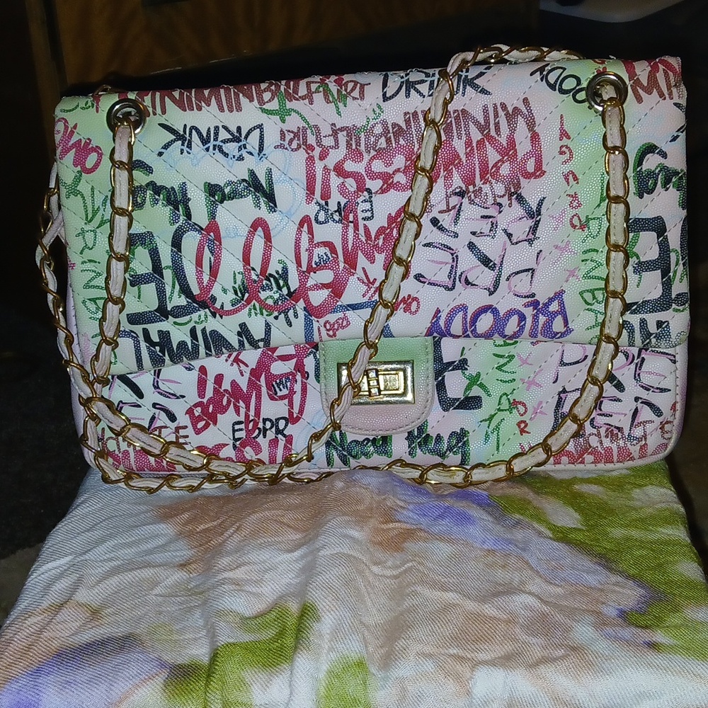 Vibrant Graffiti Shoulder Bag with Gold Chain
